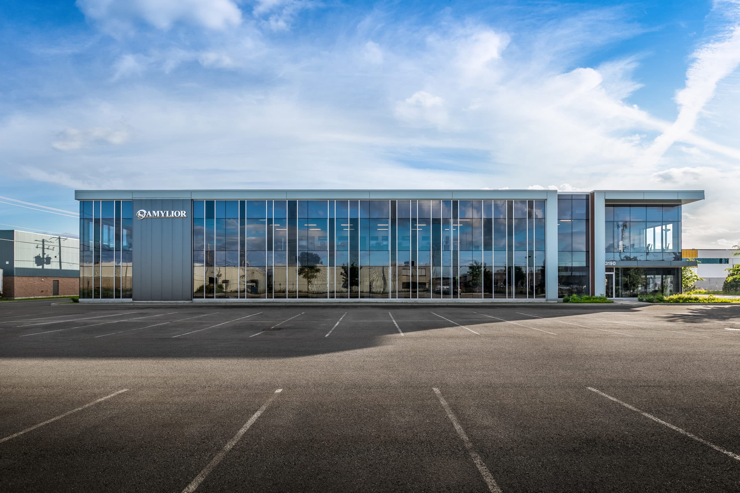 Front View 3190, F.-X. Tessier Street, Vaudreuil-Dorion QC
