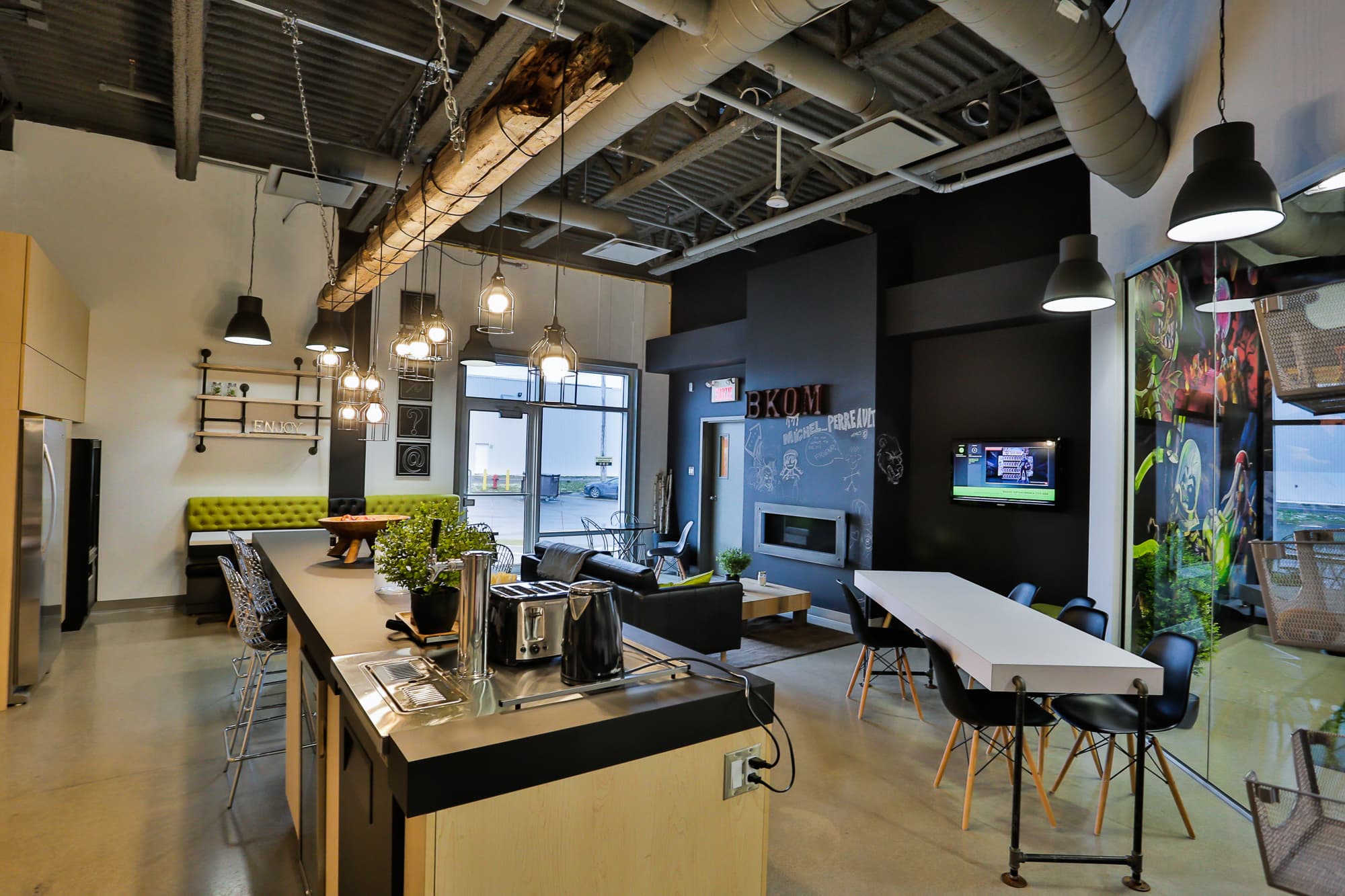 Bikom Kitchen & Sitting Area 825, Lebourgneuf Boulevard "Complexe Lebourgneuf Phase I", Québec City QC