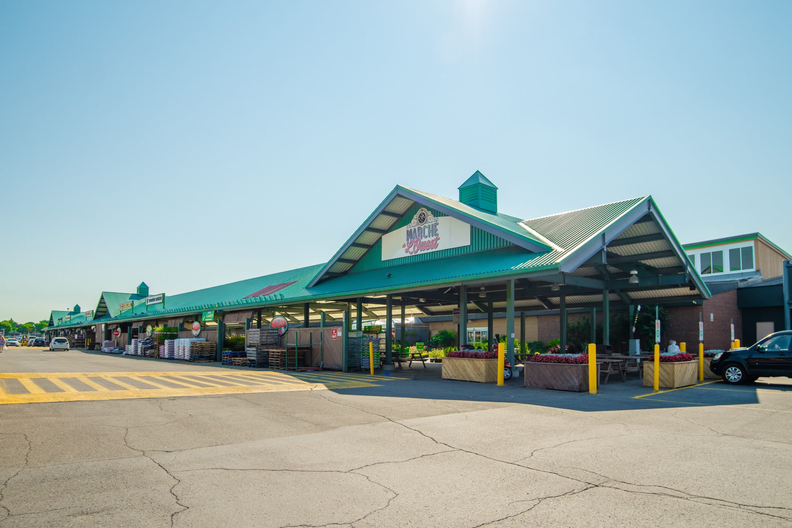 Front View 11590-11800, de Salaberry Boulevard "Marché de l'Ouest", Dollard-des-Ormeaux QC