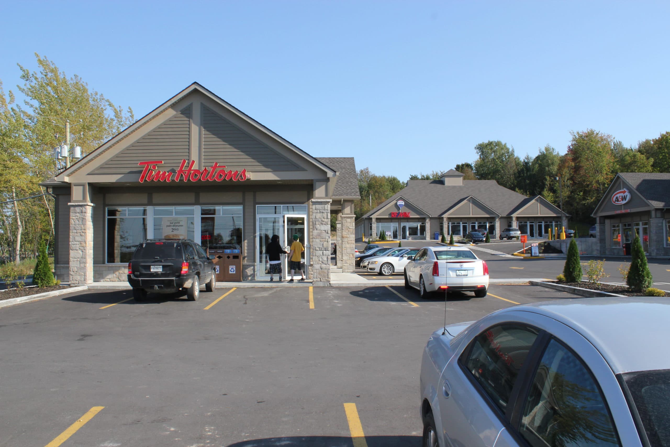 Client Tim Horton's 2665-2673 & 2681, Côte Saint-Charles, Saint-Lazare QC