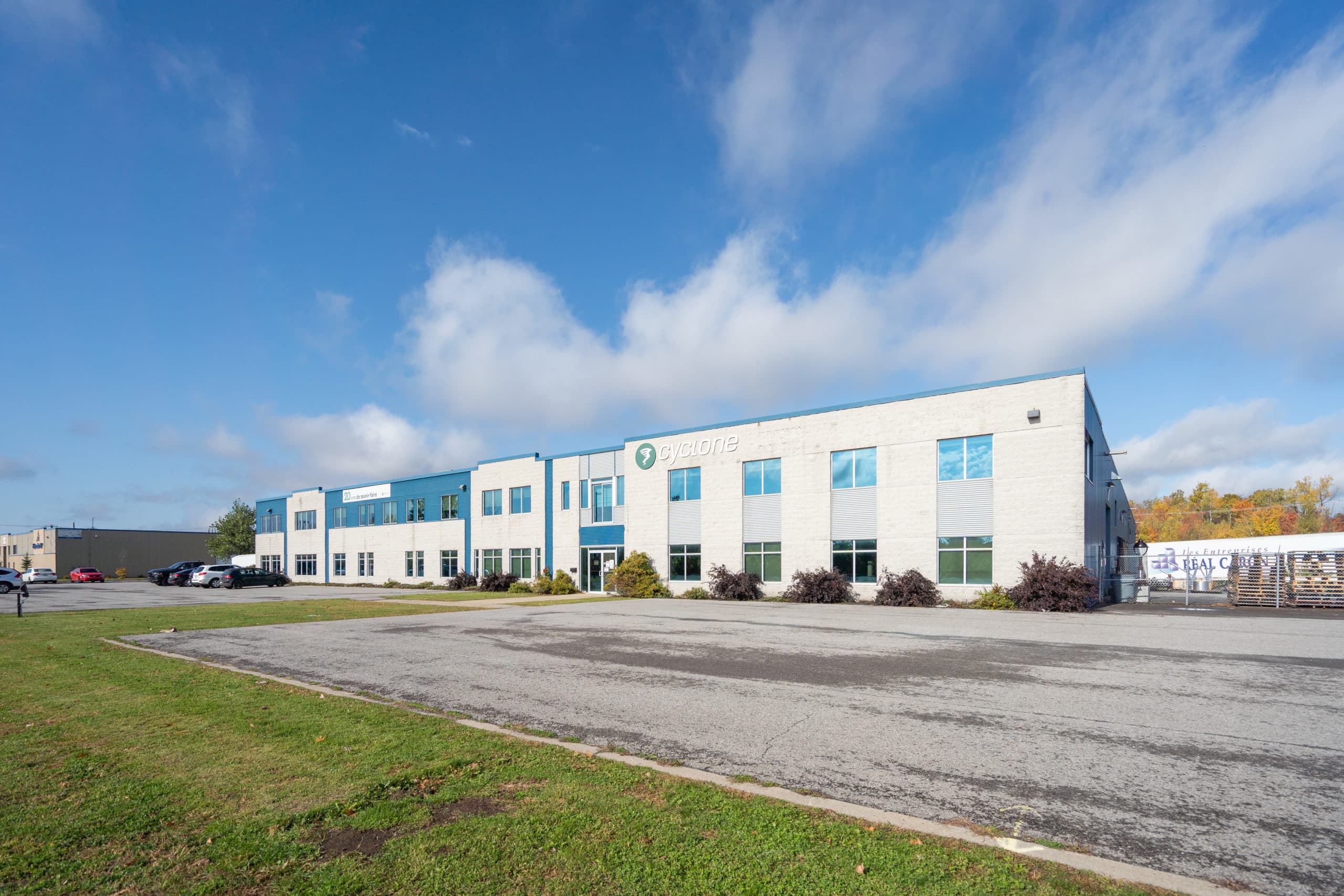 Side View 2175, des Entreprises Boulevard, Terrebonne QC
