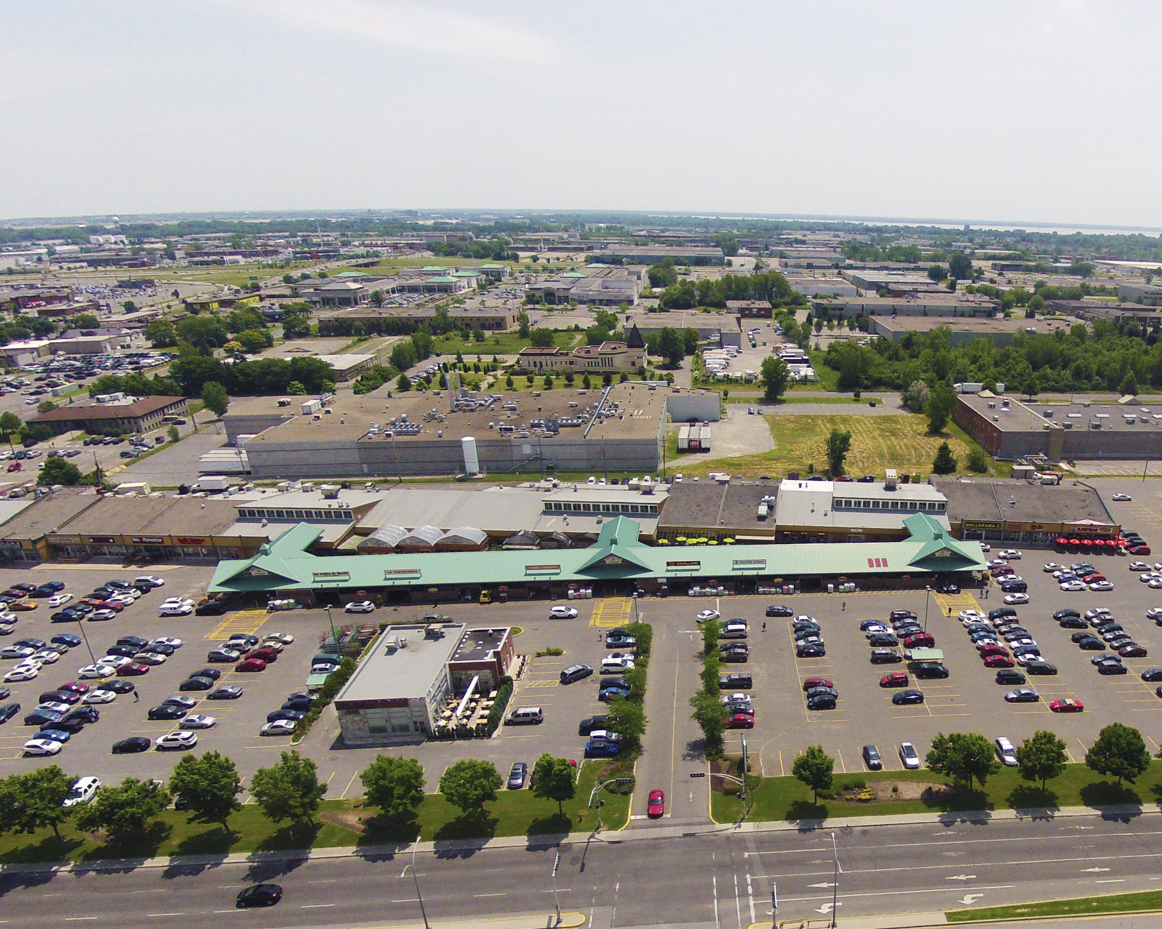 Aerial View 11590-11800, de Salaberry Boulevard "Marché de l'Ouest", Dollard-des-Ormeaux QC